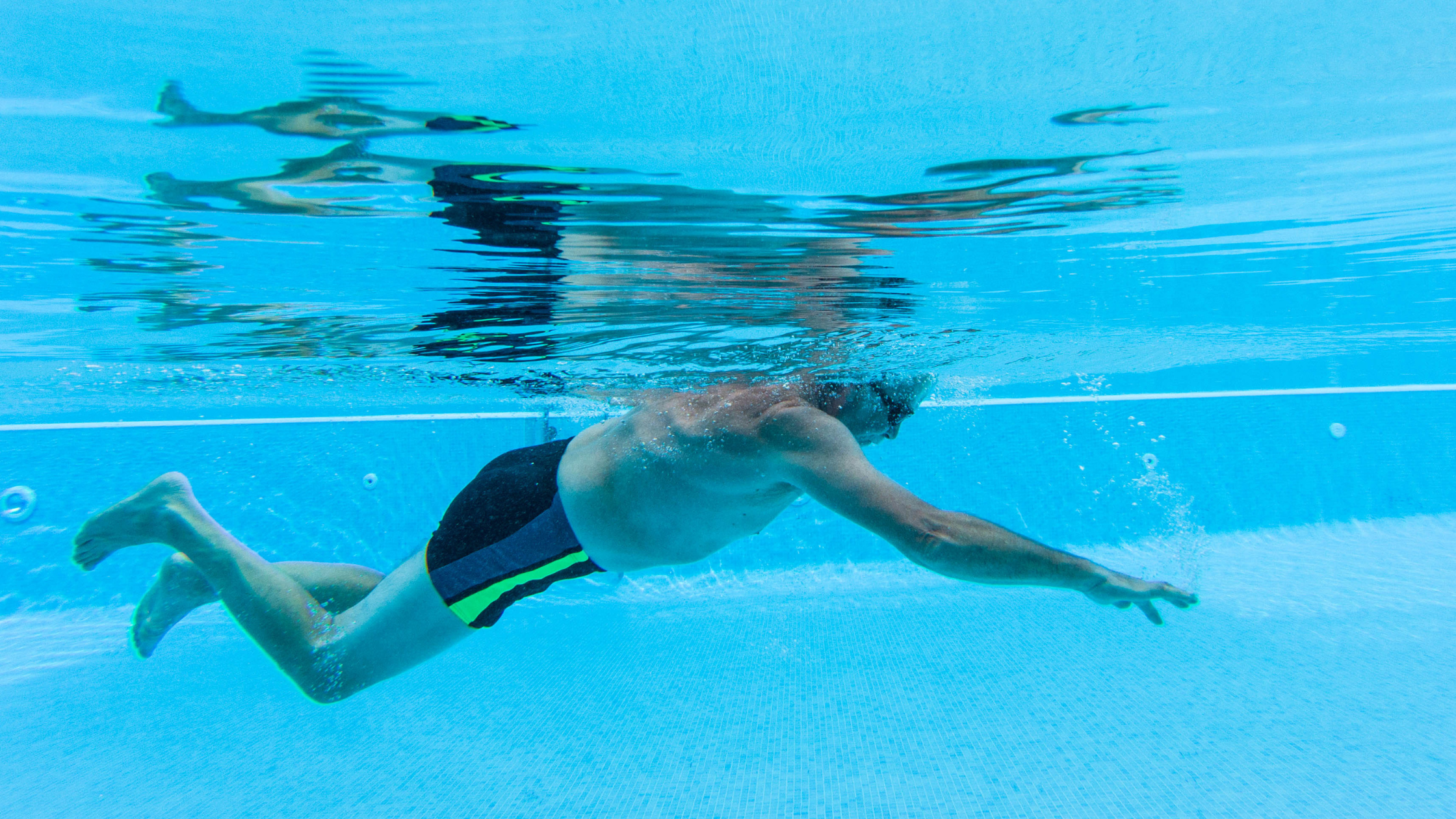 male swimming to relieve chronic pain in the summer