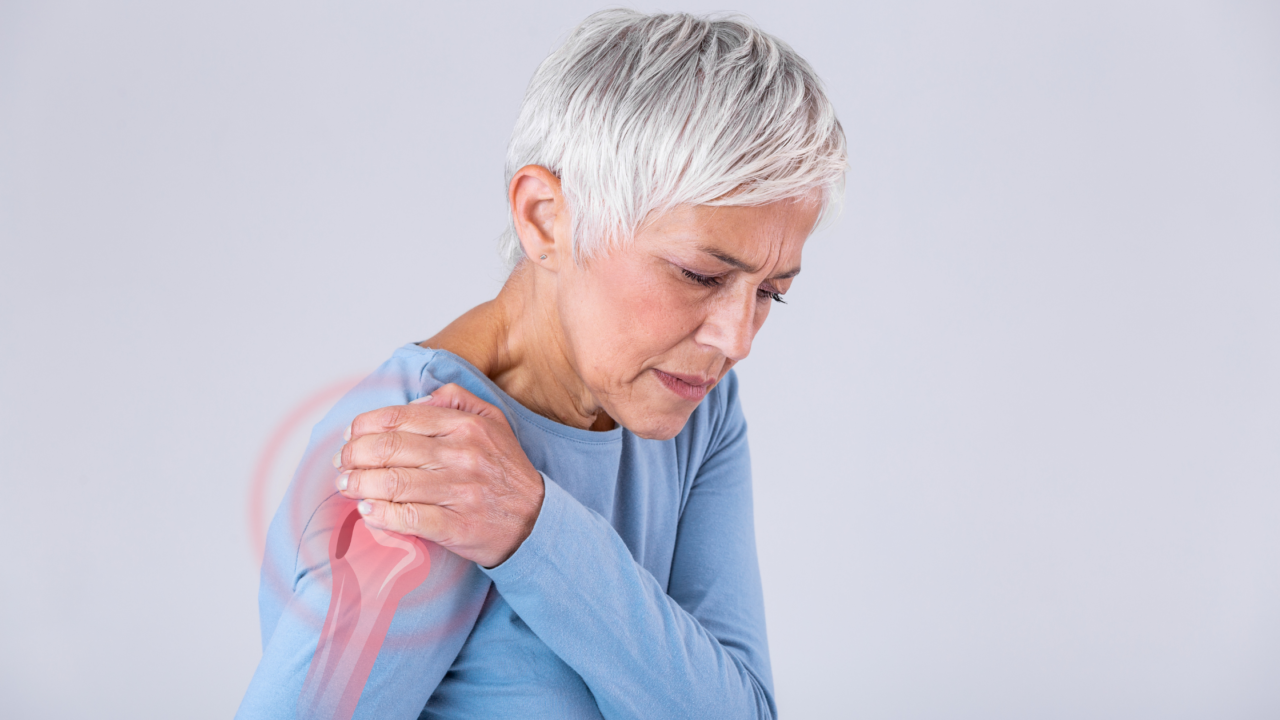 woman with shoulder pain